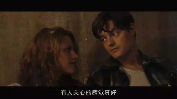兩個(gè)人在一起，陪伴很重要