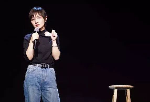 把丈夫當(dāng)成上鋪兄弟，把日子過成段子，這個(gè)女人火了