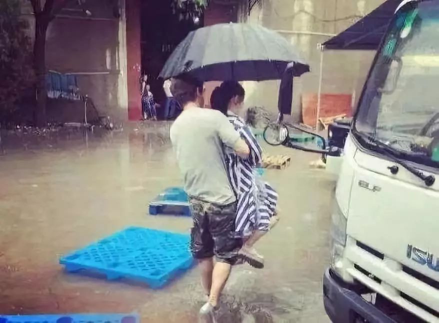 李小璐的一手好牌，如何被自己的人格特點毀掉