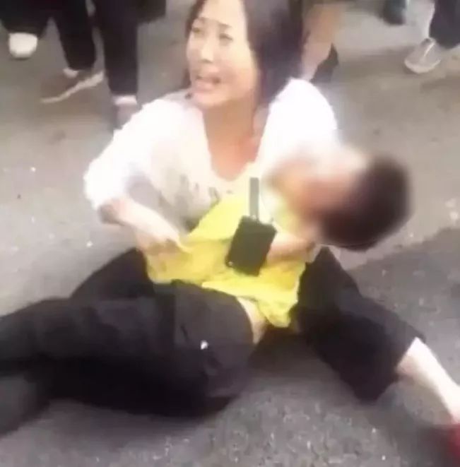 圍觀9歲男孩被殺、一定要教會(huì)孩子這3種求助方式