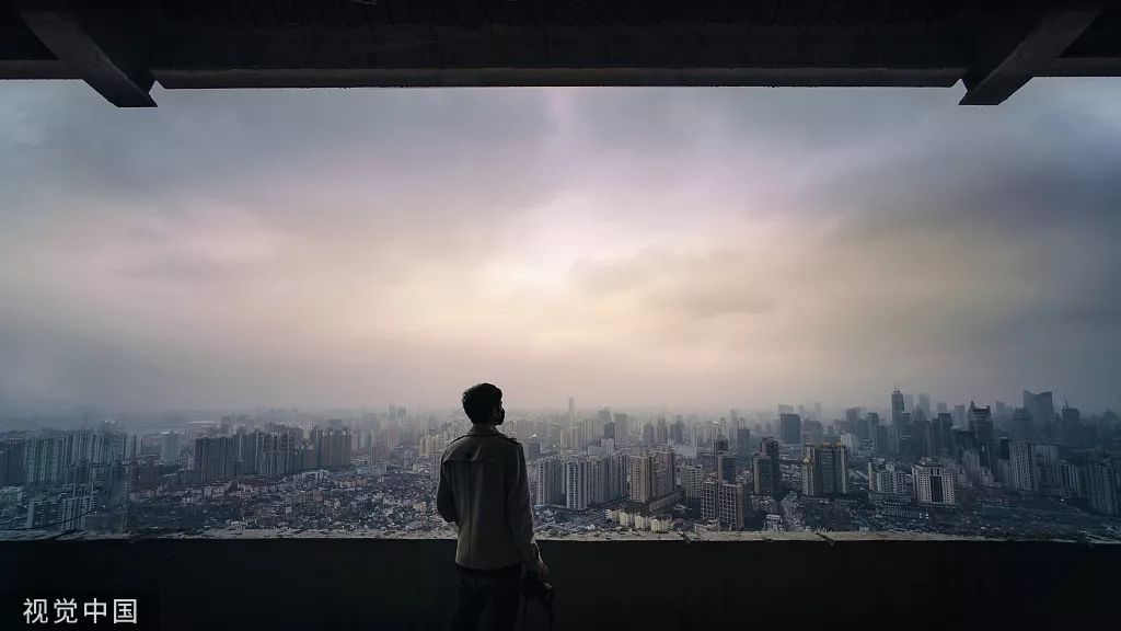下班不敢回家的男人，到底在干什么？