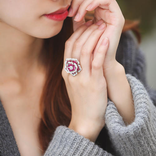 傳統(tǒng)婚姻，它主要意義之一在于保護(hù)女性的權(quán)益
