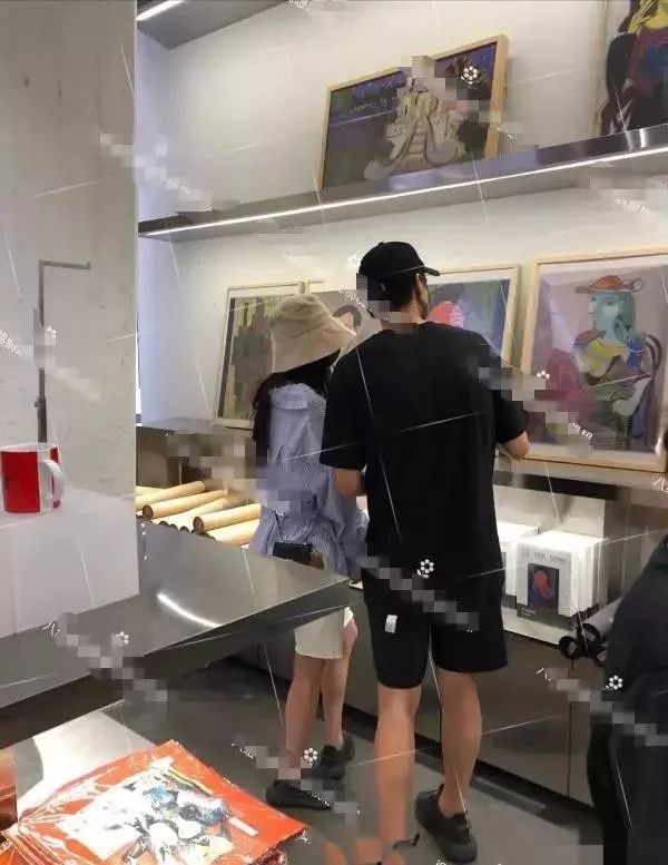 楊冪新戀情曝光被群嘲：離過(guò)婚的女人，不配擁有愛(ài)情？