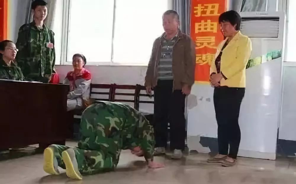花錢(qián)請(qǐng)人虐待自家孩子：不是所有人，都配為人父母