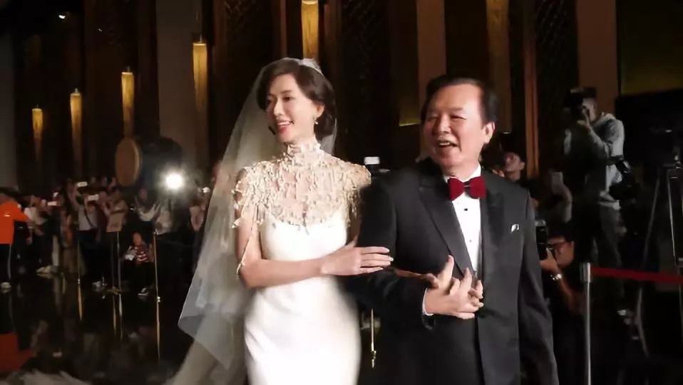 老公，說好補(bǔ)給我的婚戒呢？