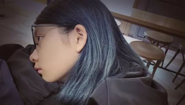 青春期的女兒愛臭美又厭惡學習怎么辦？