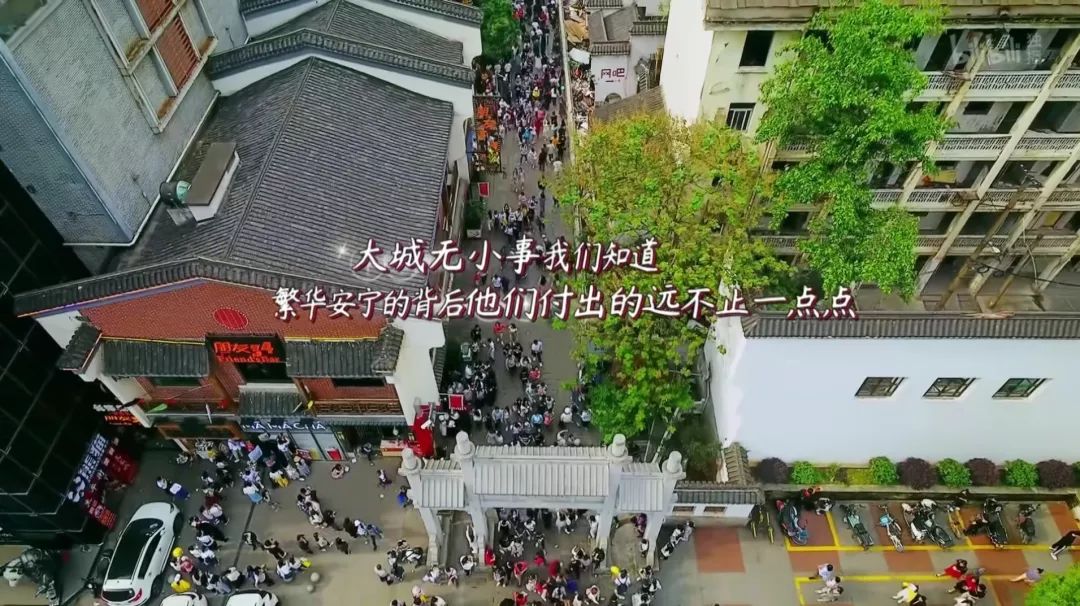 凌晨一點(diǎn)撬鎖開門，大媽搶劫分手老伴：解放西沒有愛情，只有溫情