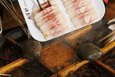 生活不易，當(dāng)你痛了，舔一舔手指安慰自己