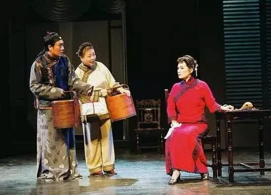 女人就應(yīng)該色一點