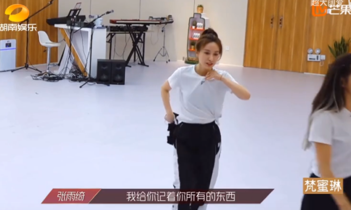 女性啟示：張雨綺又一次持靚行兇走紅，憑什么？