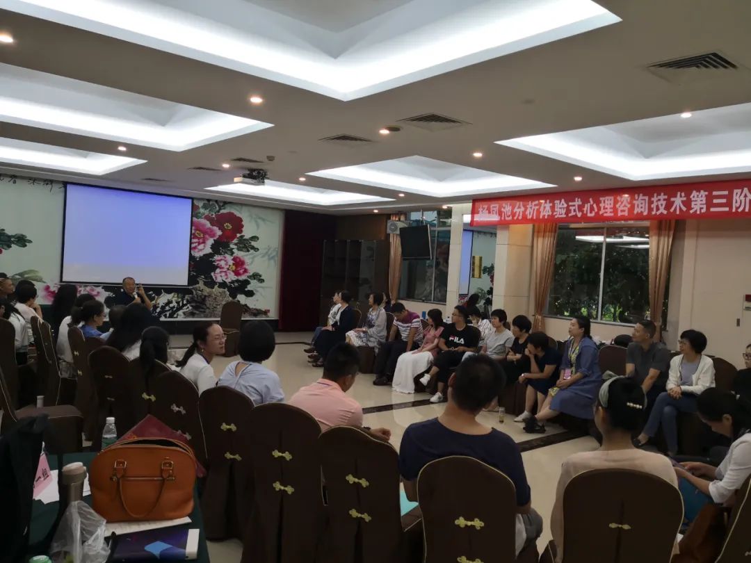 從學(xué)習(xí)的本質(zhì)，分析體驗式心理咨詢是如何起效的