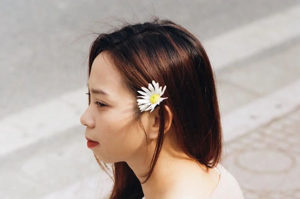 女生叫你哥說(shuō)明什么，多半是給你這3個(gè)暗示