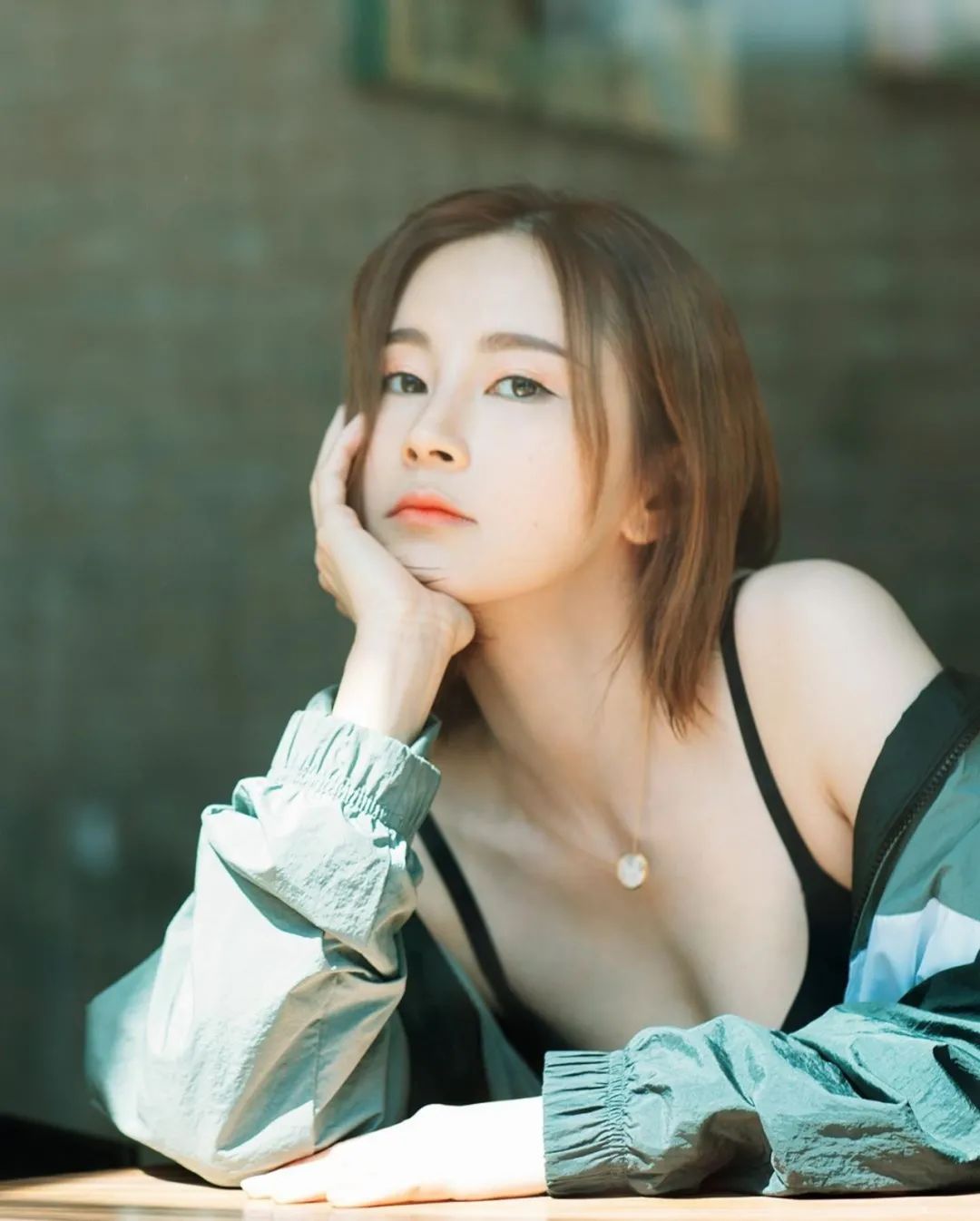 嫩模始祖新劇大玩雙性戀，曾做小三患上抑郁癥