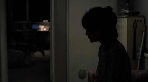 丈夫出軌，小三住進(jìn)家里：婚姻三人行，是藥還是毒？