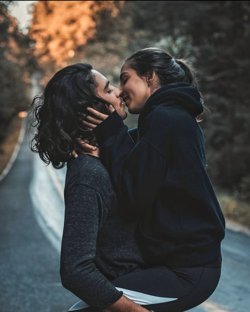 高情商女生撩男生的聊天記錄-高情商女人主動(dòng)發(fā)微信