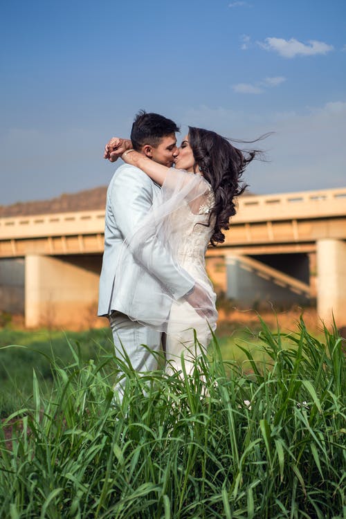新婚姻法出軌怎么處理?婚內(nèi)出軌離婚財產(chǎn)怎么分割