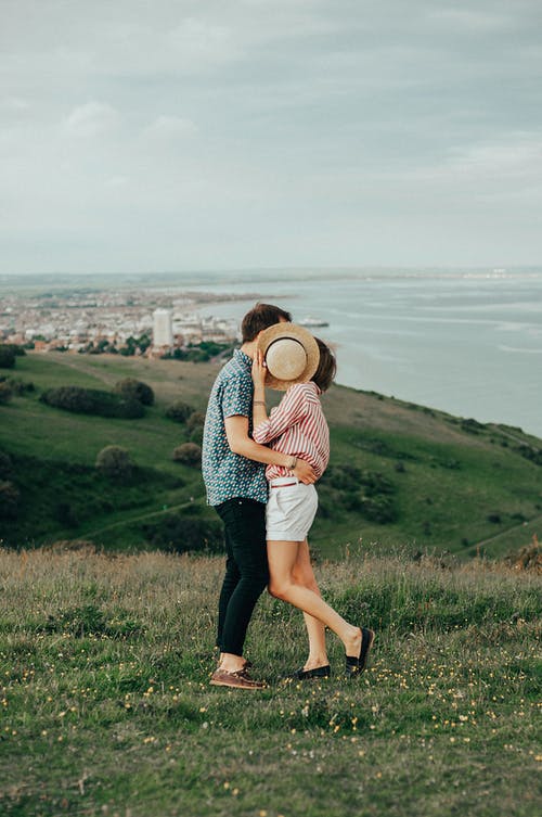 新婚姻法出軌怎么處理?婚內(nèi)出軌離婚財產(chǎn)怎么分割