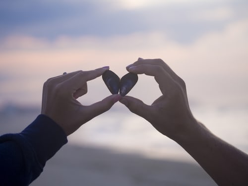 同事暗戀你能感覺到嗎?男同事暗戀你最準(zhǔn)的表現(xiàn)