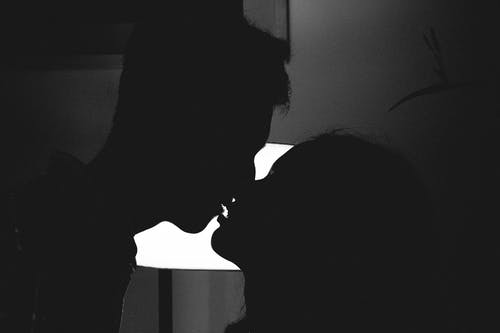 能讓男人越來(lái)越愛(ài)的女人-有一種女人很吸引男人