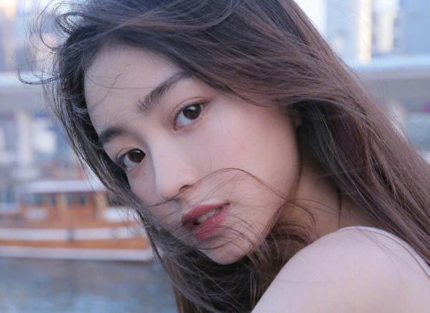 女生睡覺時出現(xiàn)這三個表現(xiàn)很可能是抑郁的前兆