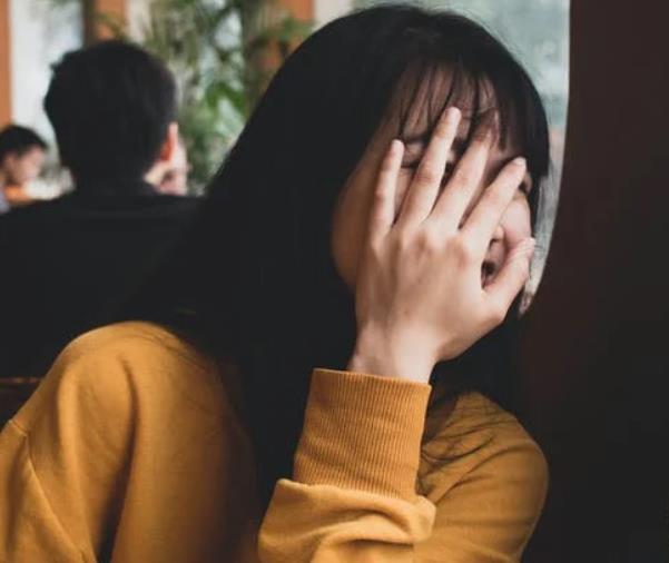 怎么才能克服對(duì)視恐懼癥？