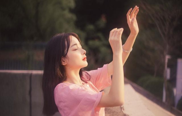 能讓你飛蛾撲火的愛情會(huì)是什么樣？