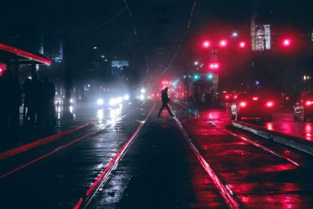 你會輕信對你不利的人嘛？