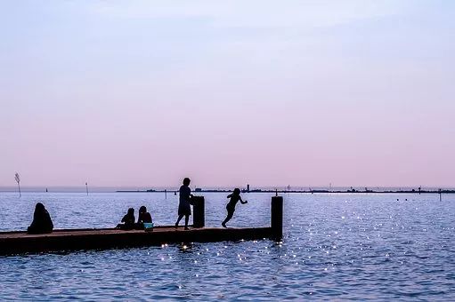 男人出軌，女人應該如何對待？