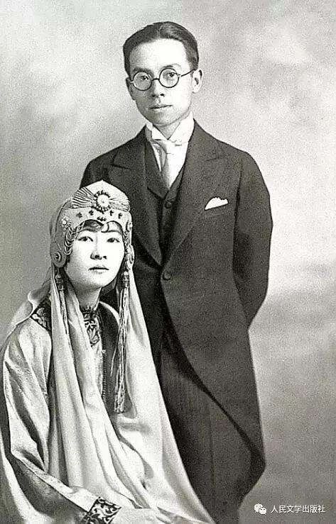埋葬愛(ài)情的婚姻大多沒(méi)有愛(ài)情，只有荷爾蒙的腥臊氣