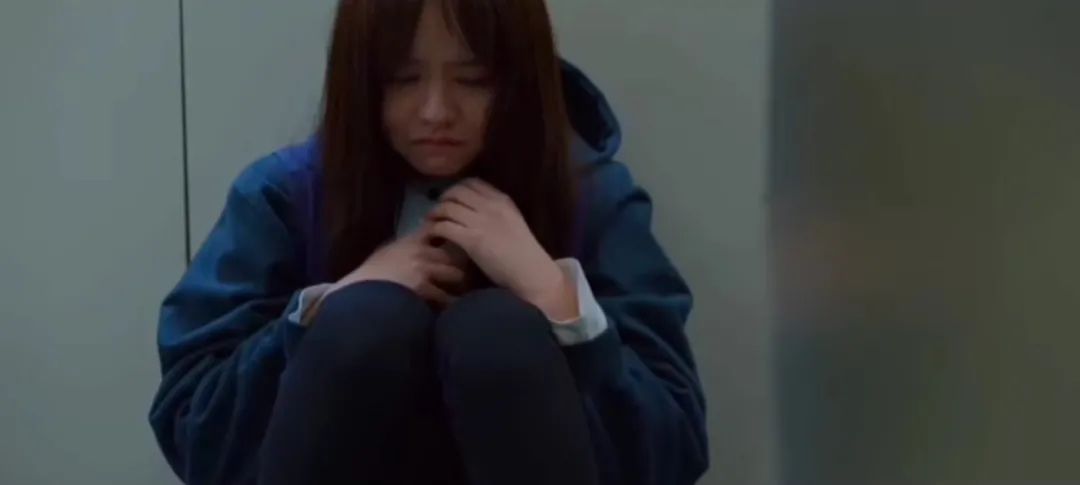 總是沉浸在悲傷里的心理學(xué)原因及解決方法
