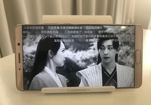 長(zhǎng)期熬夜玩手機(jī)，不僅會(huì)讓人變笨還會(huì)變窮