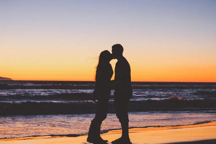 結(jié)婚不到半年，發(fā)現(xiàn)不合適應該離婚嗎?  