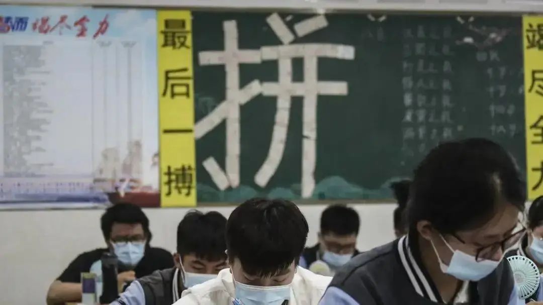 年輕人陷入低欲望，躺平學(xué)背后的生存焦慮