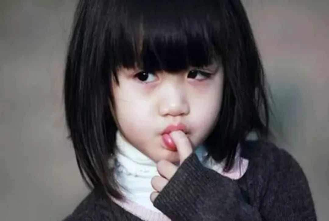 孩子咬手指至變形是什么心理？