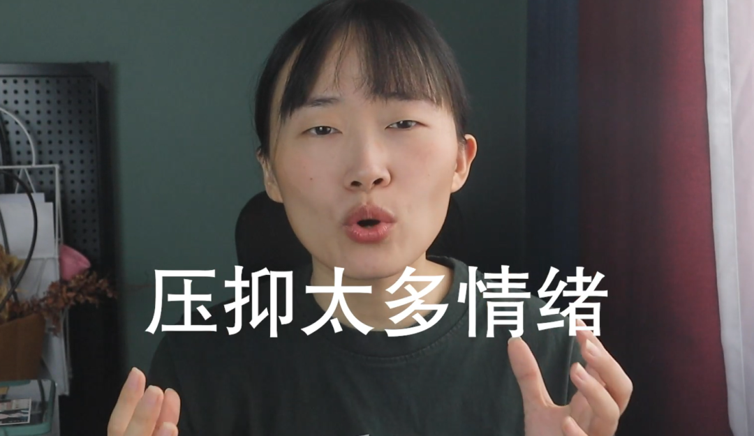 一上學(xué)就頭疼，上班就難受，可能是因?yàn)檐|體化了