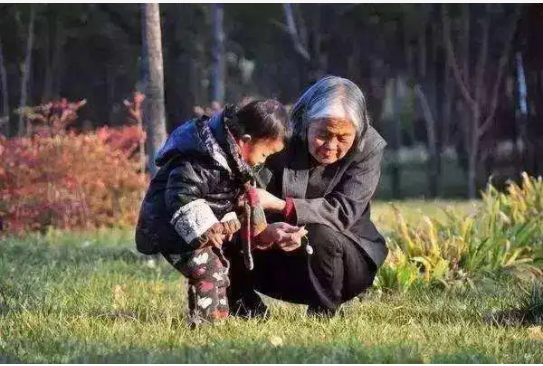 生的是男孩婆婆卻給帶，二胎是女孩婆婆卻這樣做