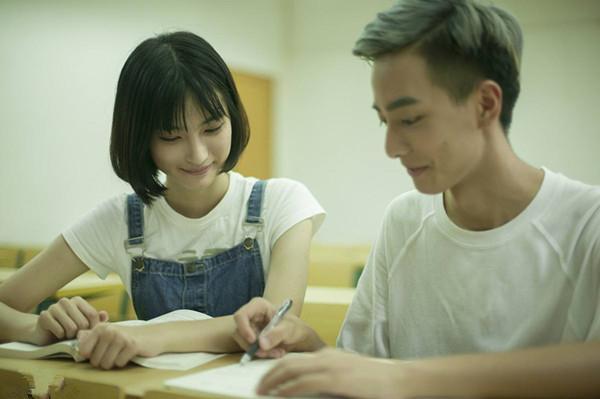 發(fā)現(xiàn)學(xué)生早戀應(yīng)該怎么處理？